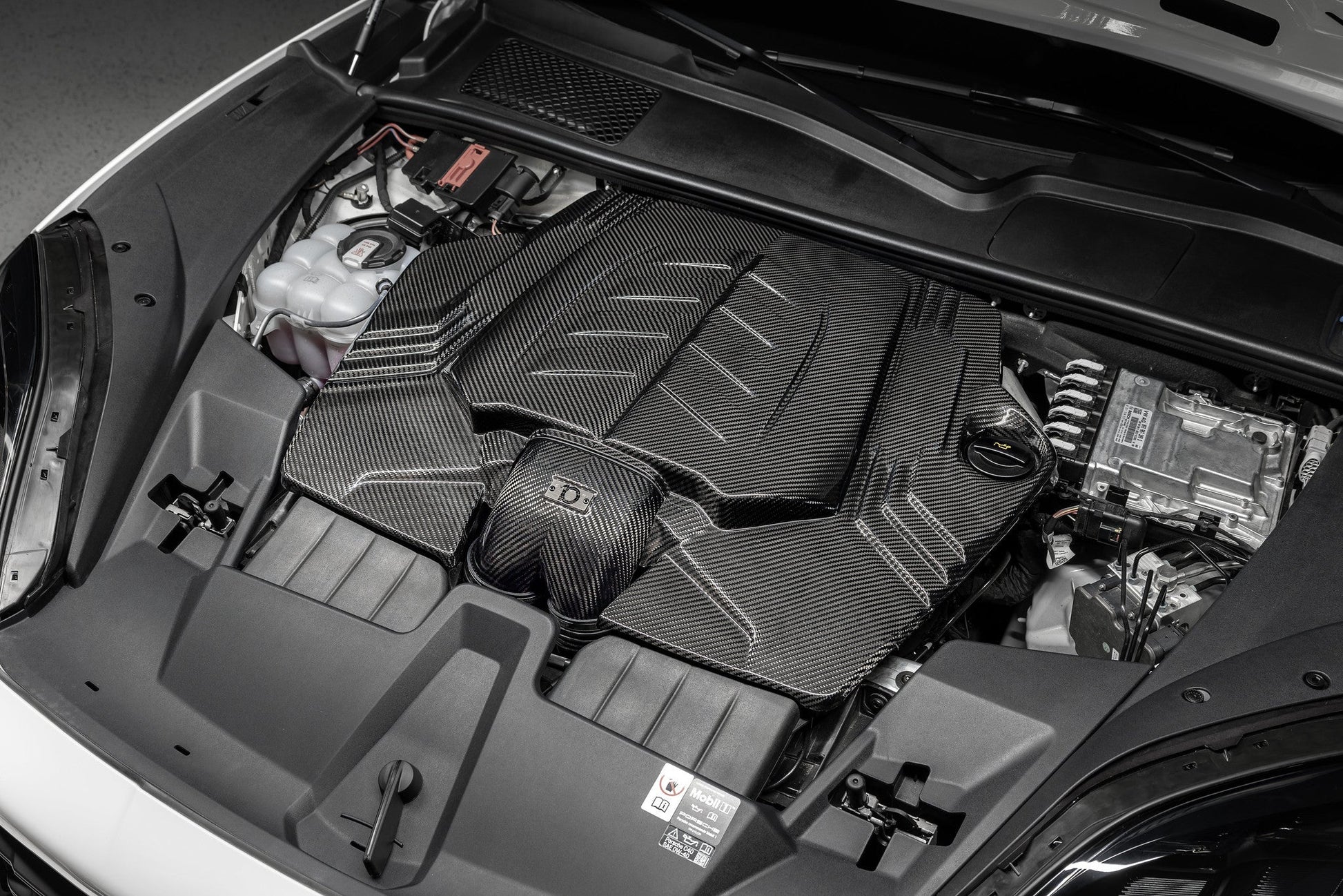 Eventuri Carbon Fibre Intake System - Porsche Cayenne GTS (2025+) | Turbo S (2025+) - Evolve Automotive