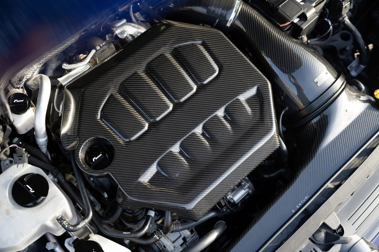 Eventuri Carbon Fibre Engine Cover - VW Golf MK8 GTI | R - Evolve Automotive